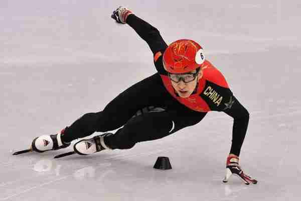 平昌冬奥会武大靖，平昌冬奥会武大靖被推出赛道！